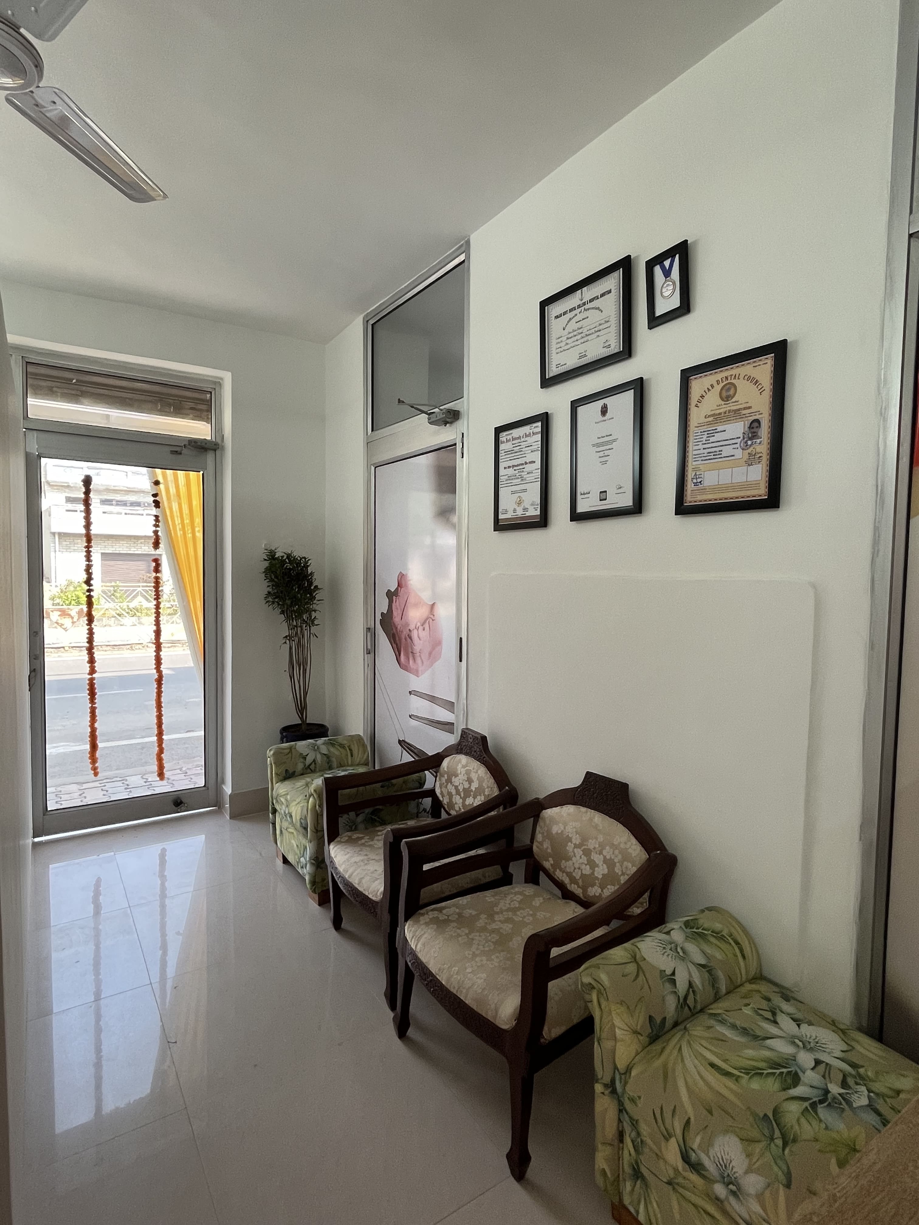 Comfortable patient waiting area in Verka clinic